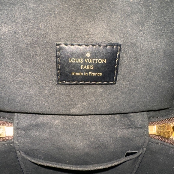 Louis Vuitton Bucket - Picture 11 of 14